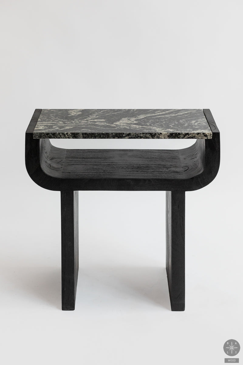 Staliukas iš tikmedžio ir granito