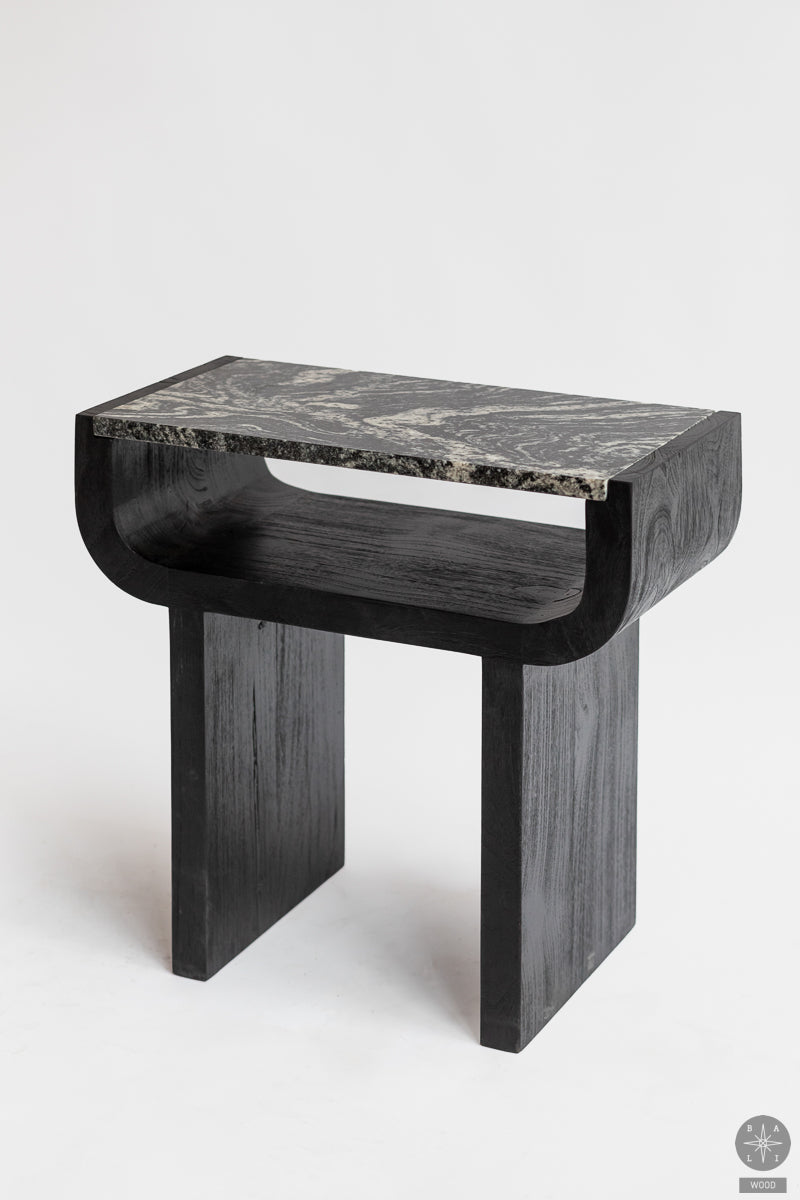 Staliukas iš tikmedžio ir granito