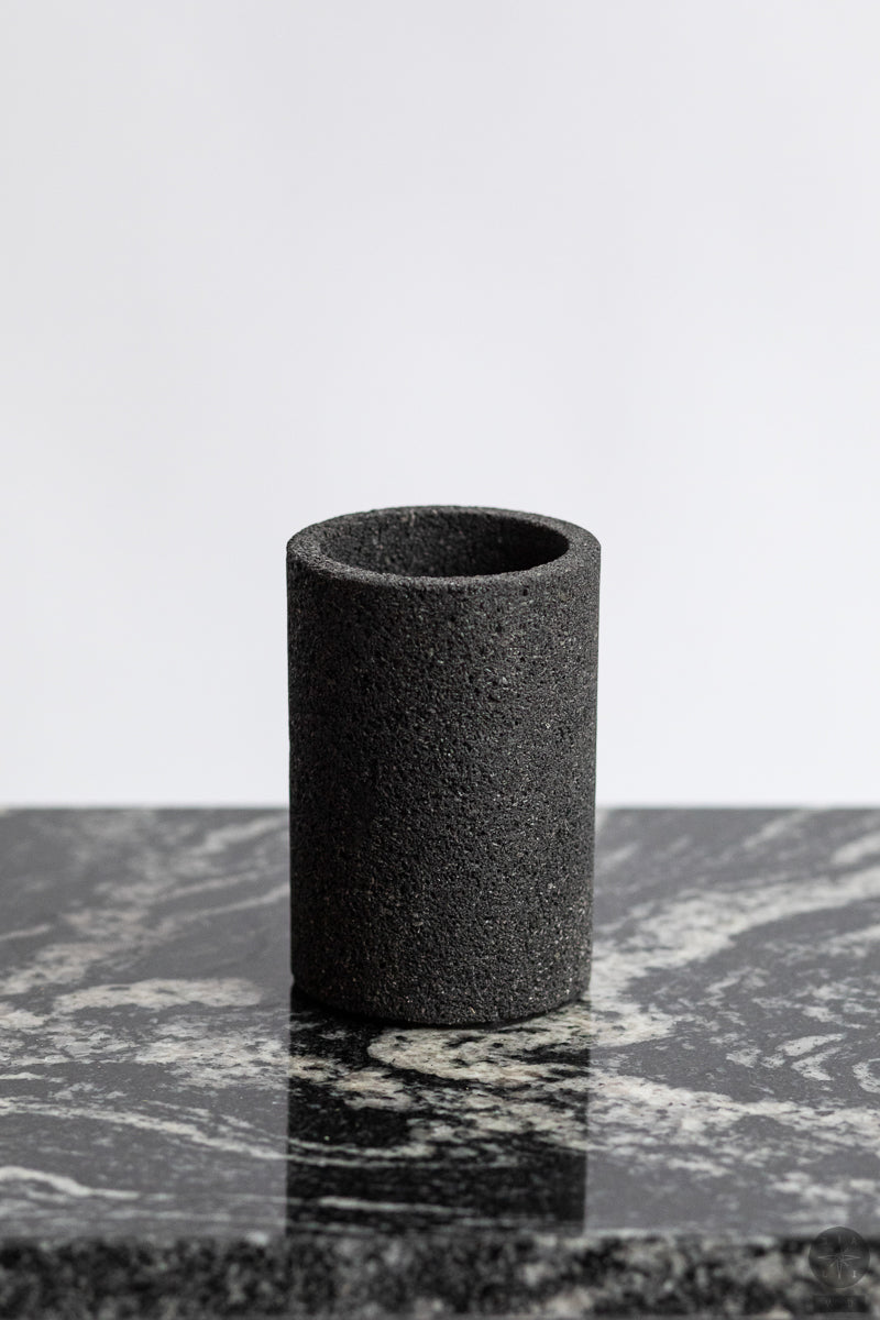 Akmeninis indelis dantų šepetėliams