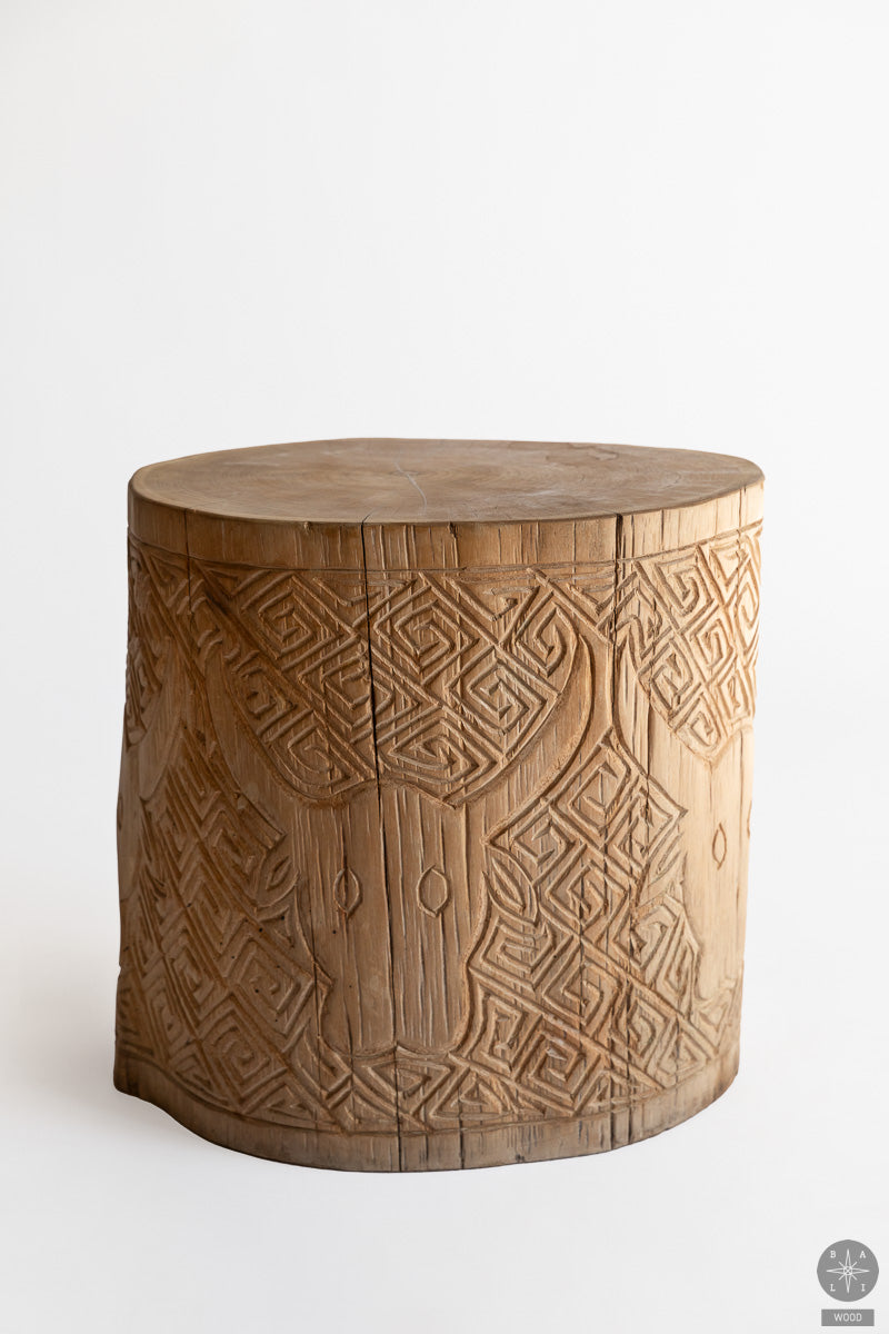 Primitive art tikmedžio staliukas