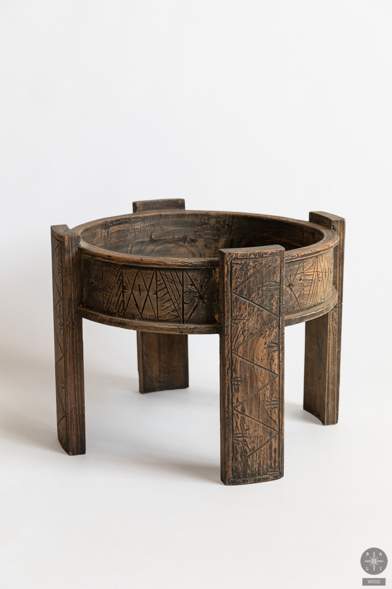 Primitive art tikmedžio staliukas