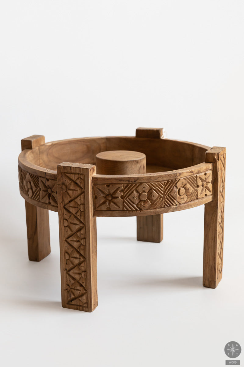 Primitive art tikmedžio staliukas