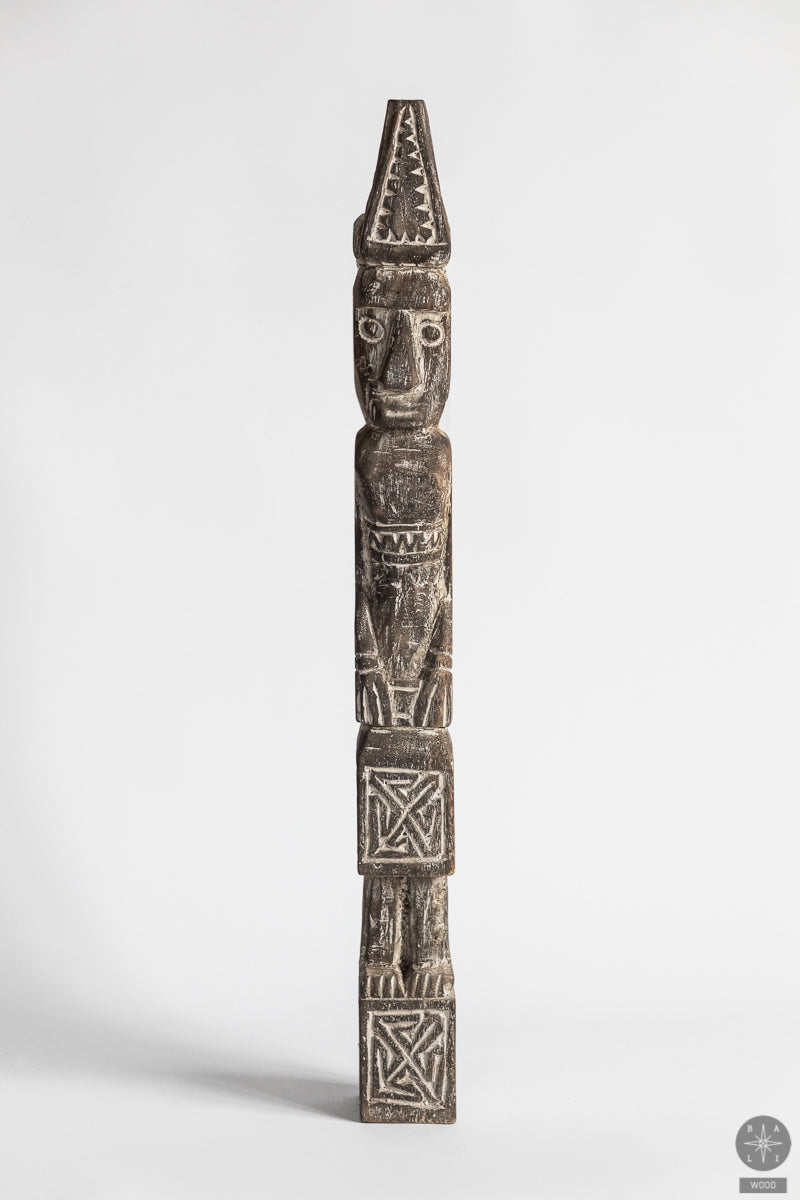 Statula iš balinto tikmedžio