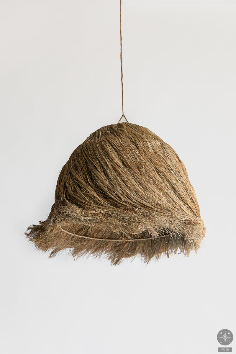 Šviestuvo gaubtas iš pampų žolės