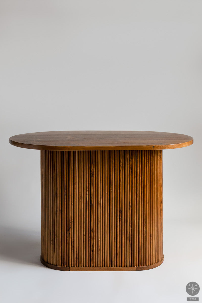 Stalas iš tikmedžio (prekė brokuota)