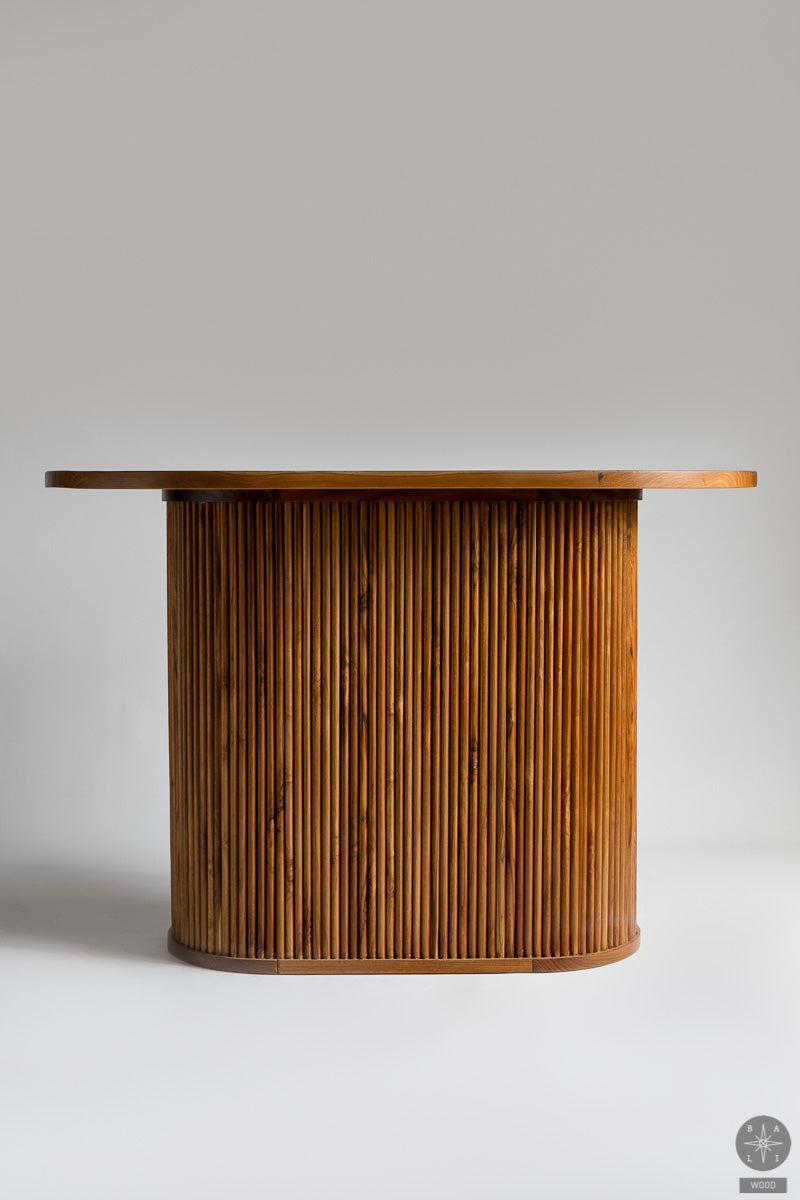 Stalas iš tikmedžio