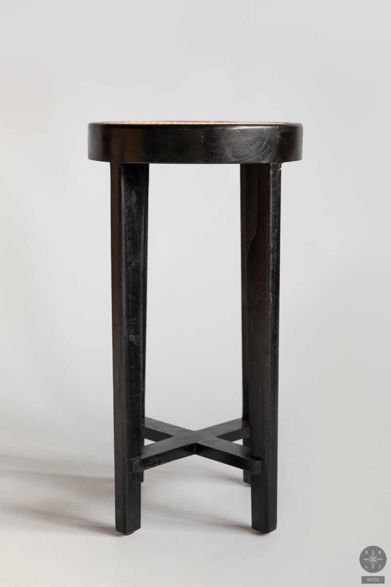 Pusbario kėdė iš tikmedžio ir rotango (PREKĖ BROKUOTA)