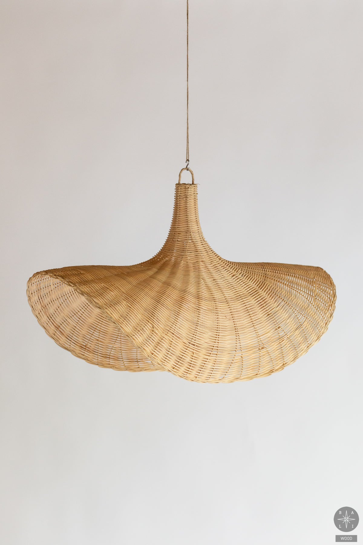 Šviestuvo gaubtas iš rotango