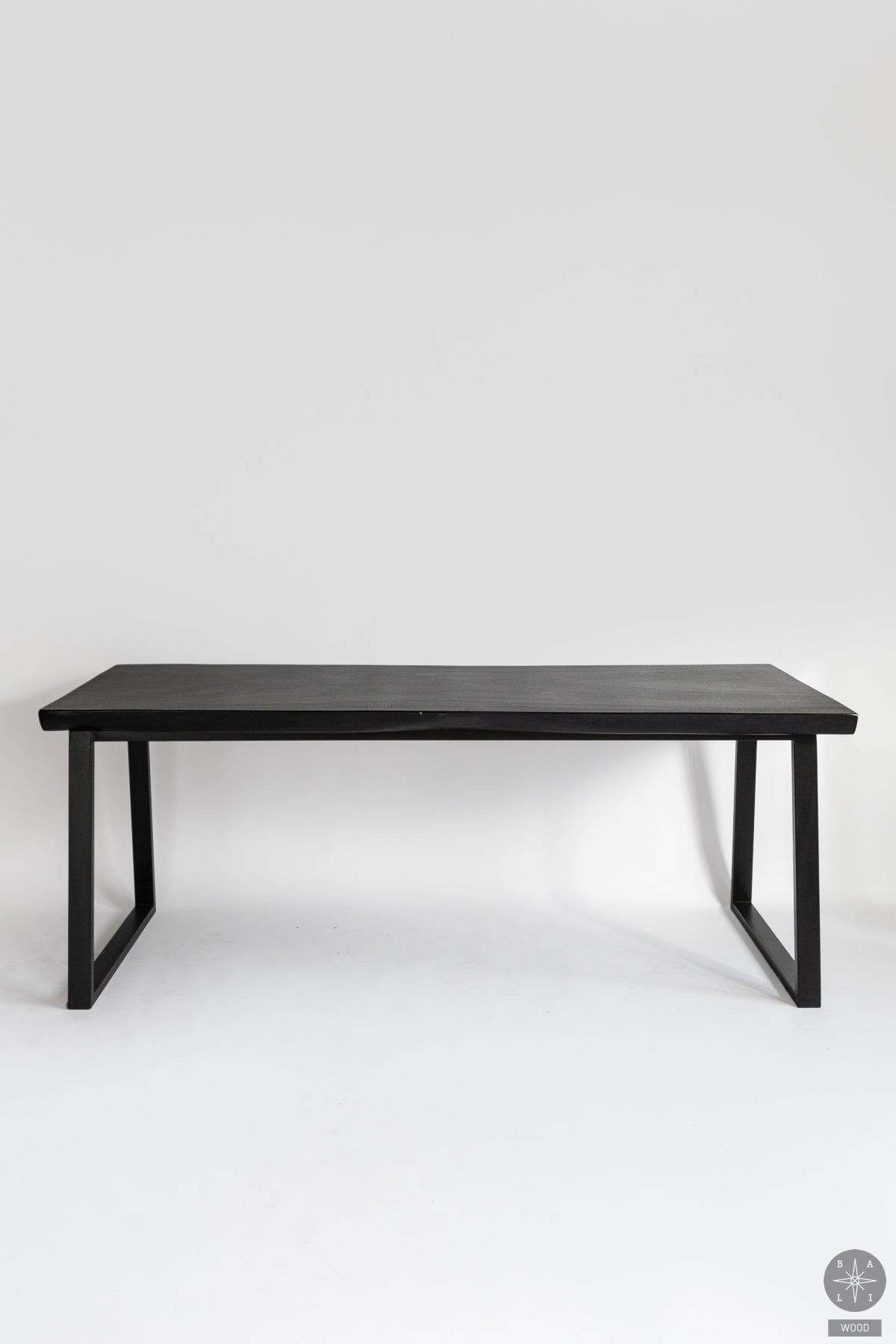 Valgomojo stalas iš suar medžio