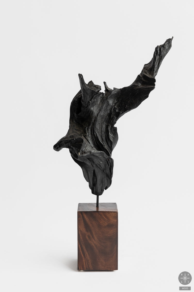 Tikmedžio dekoracija ant stovo