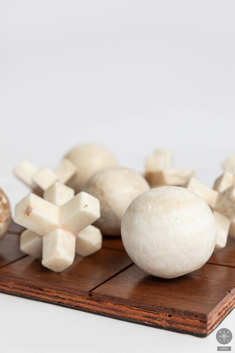 Stalo žaidimas iš marmuro  