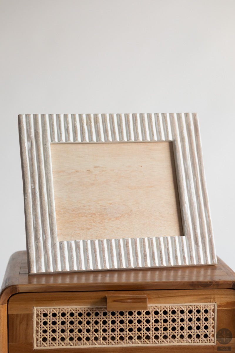 Nuotraukų rėmelis iš balinto medžio