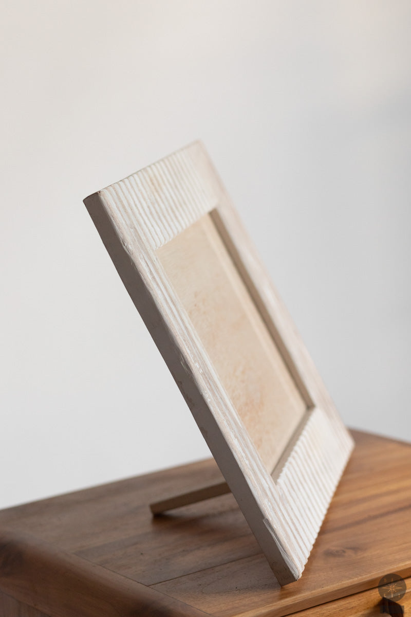 Nuotraukų rėmelis iš balinto medžio