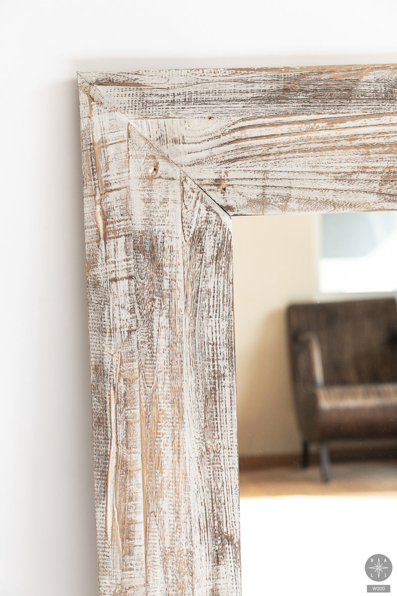 Veidrodis iš balinto tikmedžio