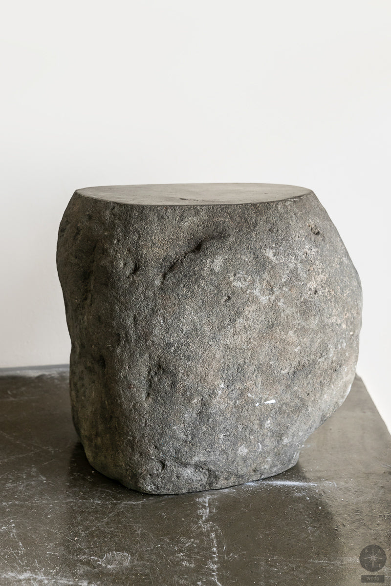 Staliukas - kėdutė iš akmens