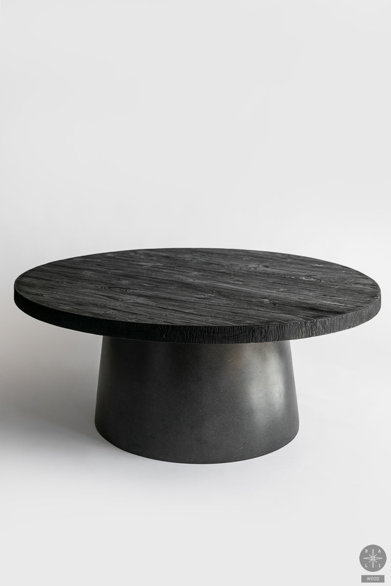 Kavos staliukas su tikmedžio stalviršiu ir betono pagrindu