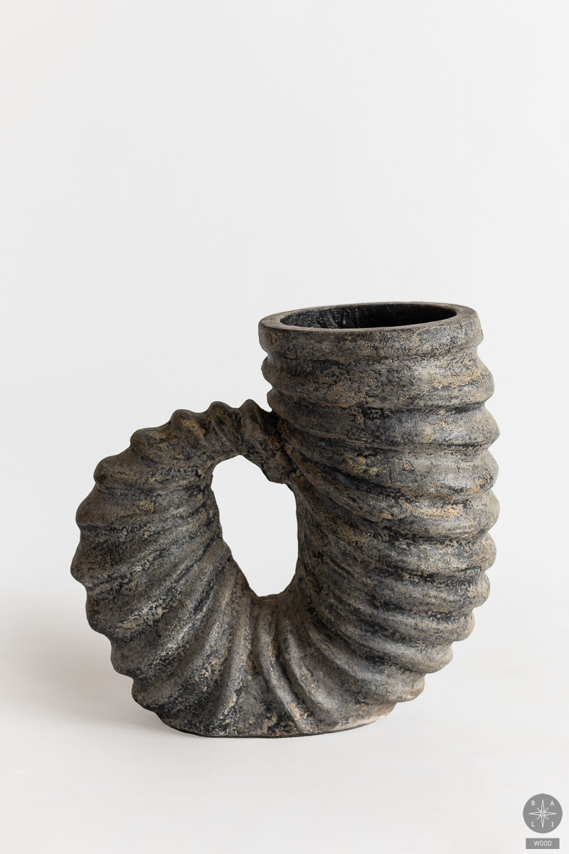 Dekoratyvinė vaza iš betono