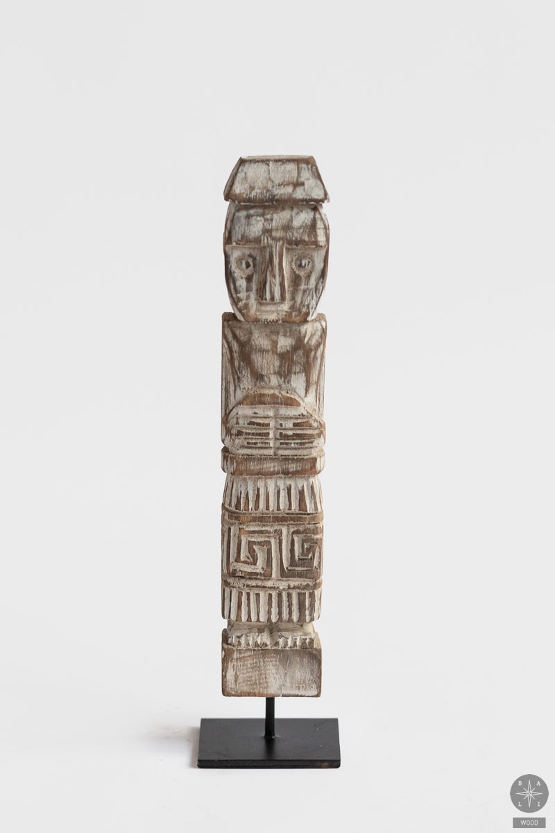 Statulėlė iš balinto tikmedžio