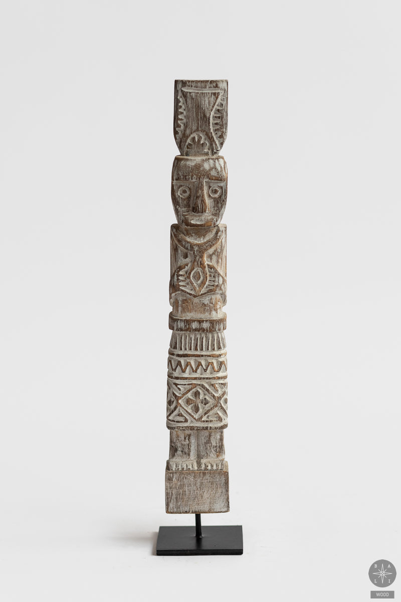 Statulėlė iš balinto tikmedžio