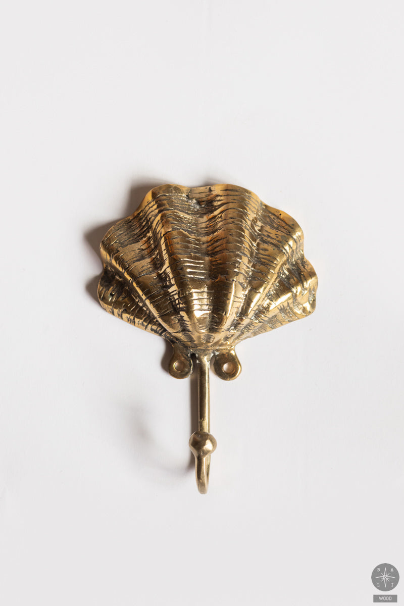 Kriauklės formos kabliukas iš bronzos