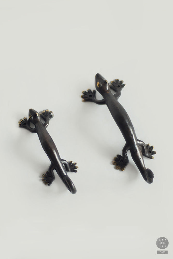 Žalvario 'Gecko' rankenos