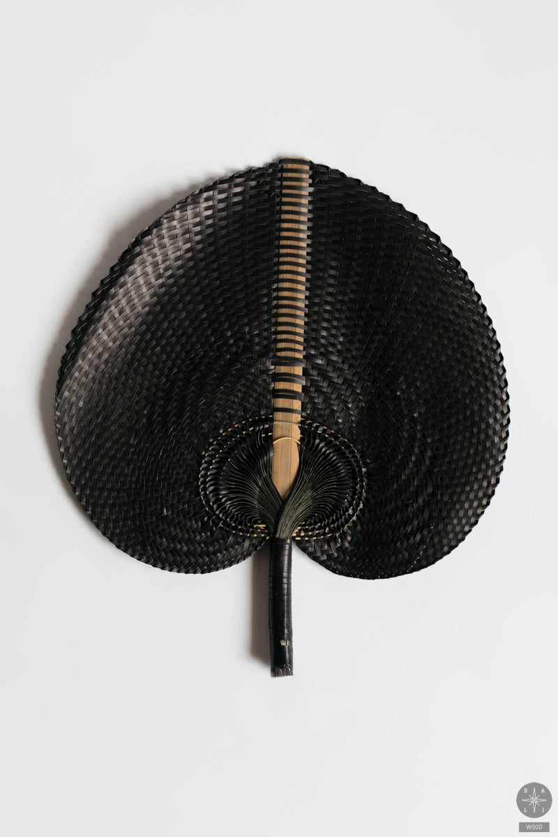 Vėduoklė iš palmės lapų