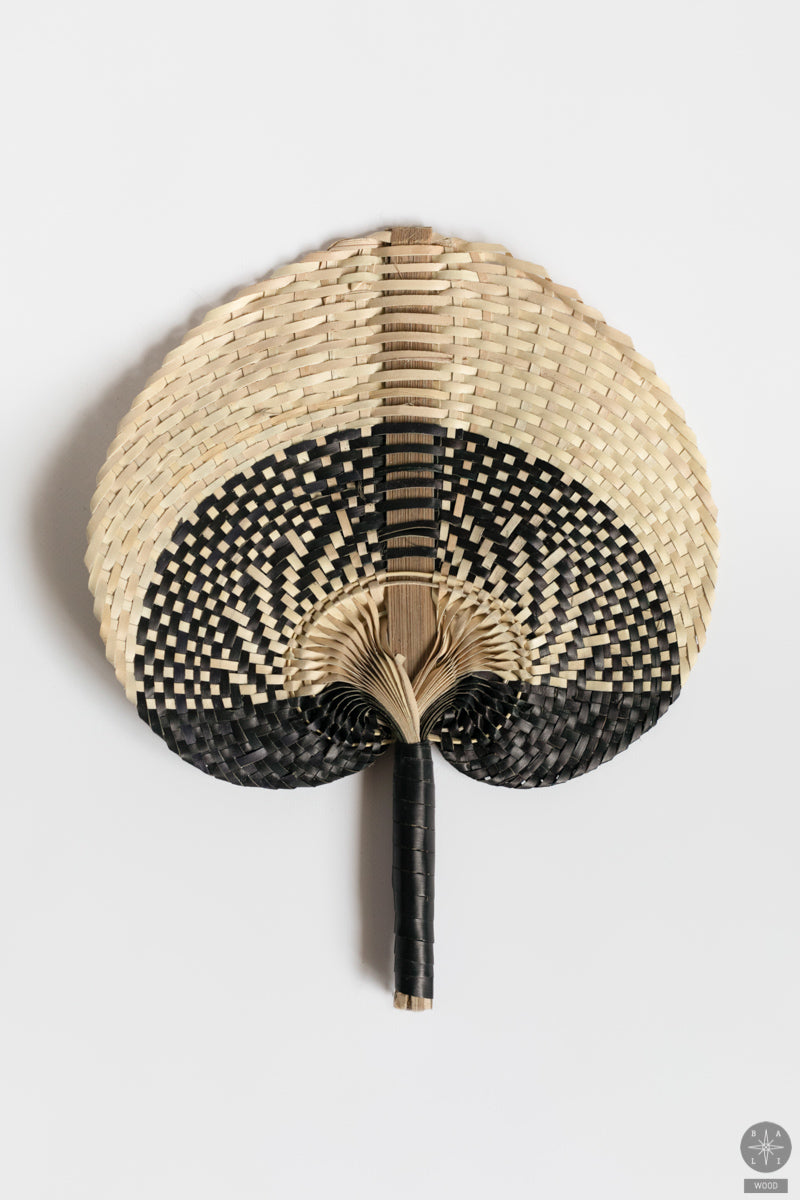 Vėduoklė iš palmės lapų