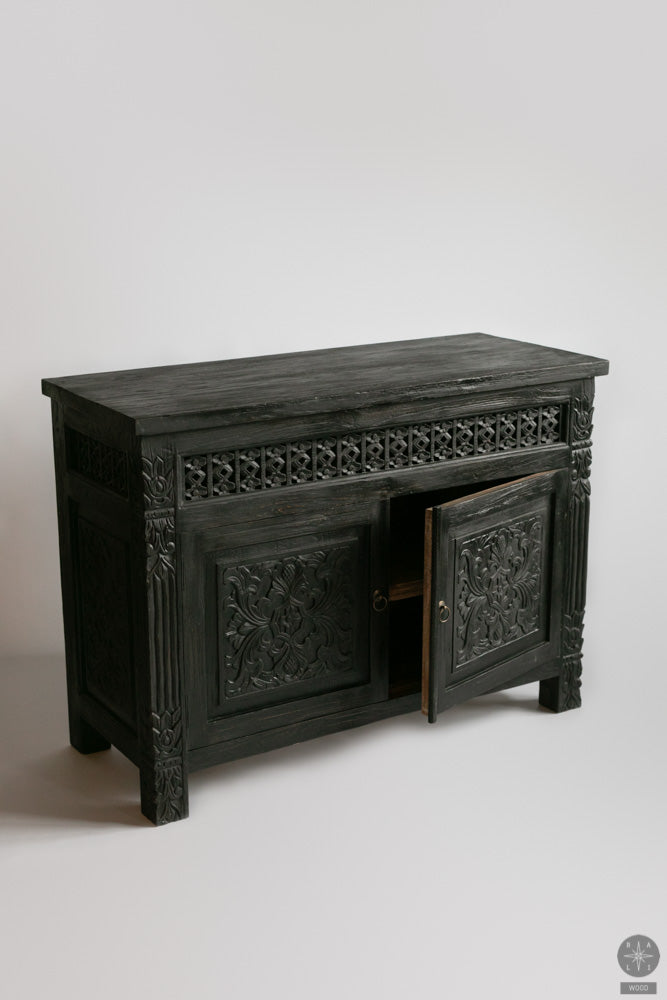 Rytietiško stiliaus komoda