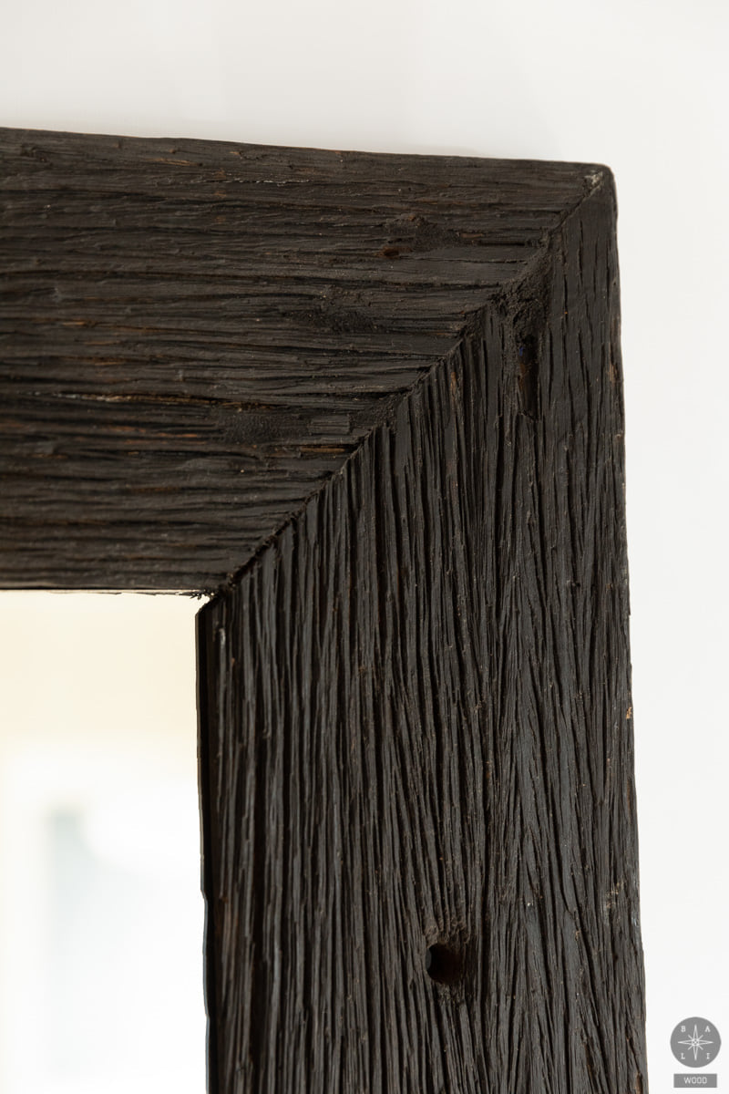 Veidrodis iš perdirbto tikmedžio