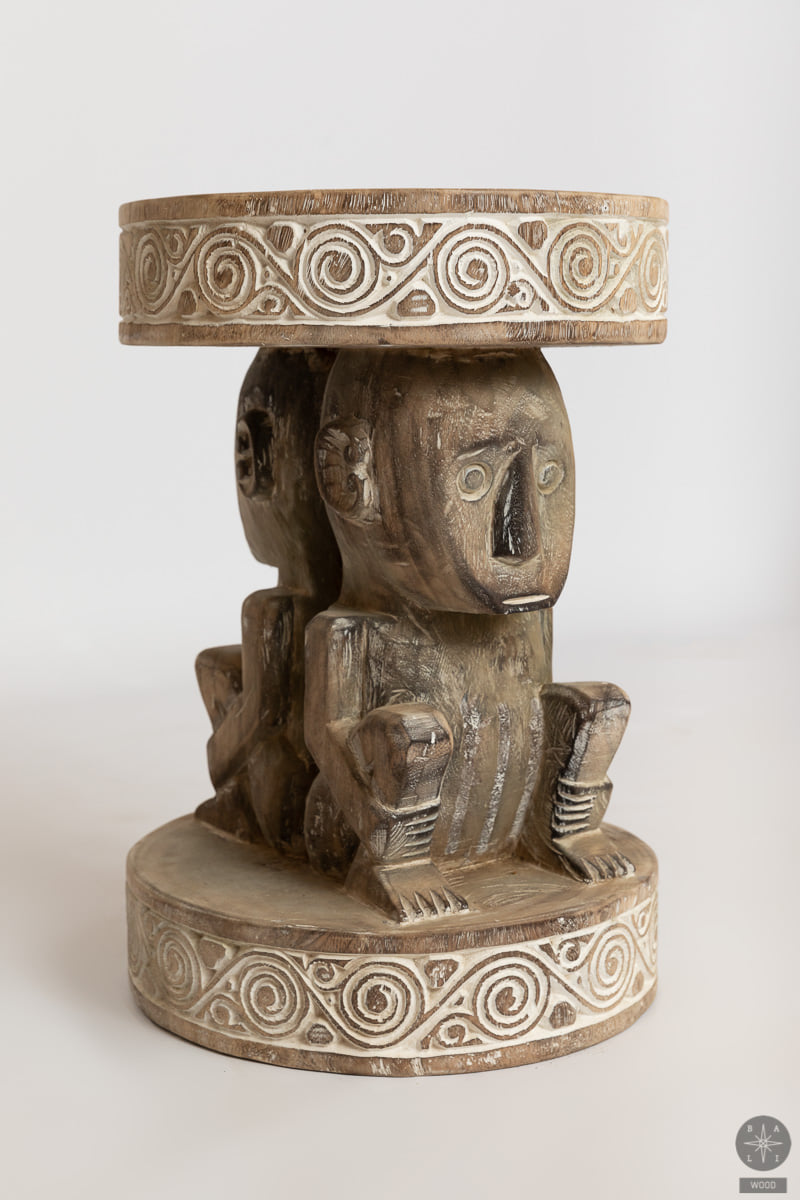 Primitive art tikmedžio staliukas