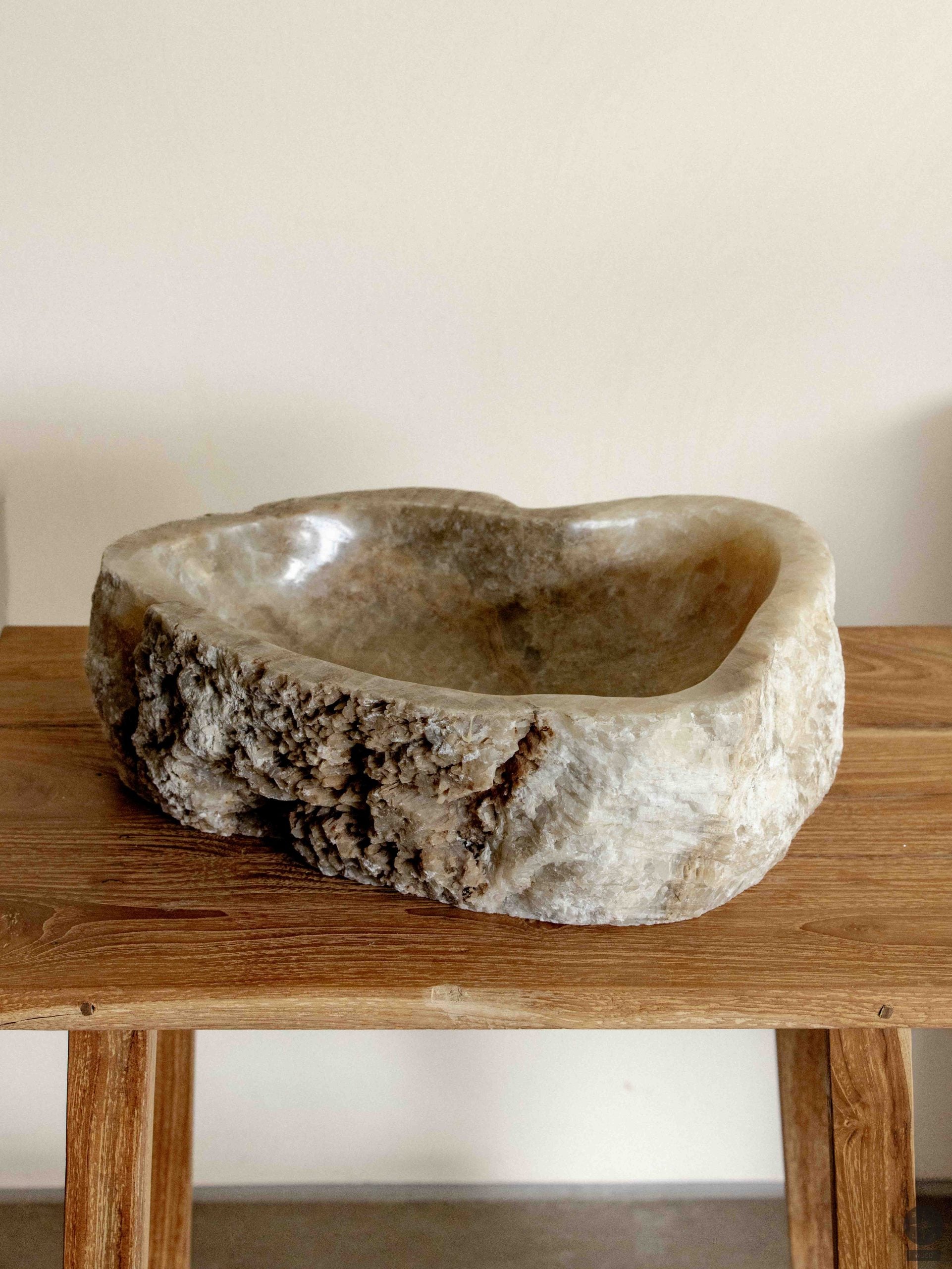 Onikso akmens praustuvas