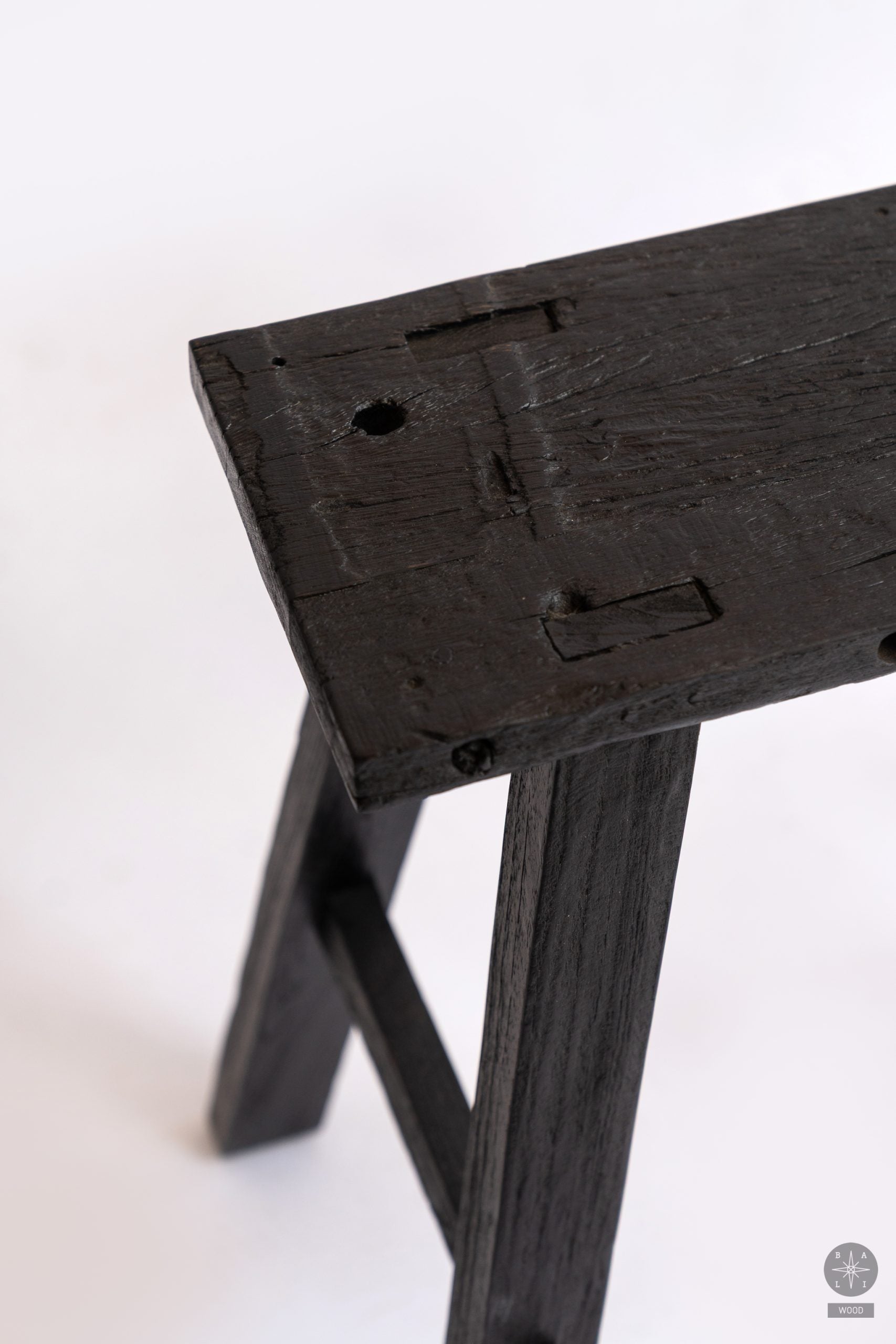 Suoliukas iš tikmedžio