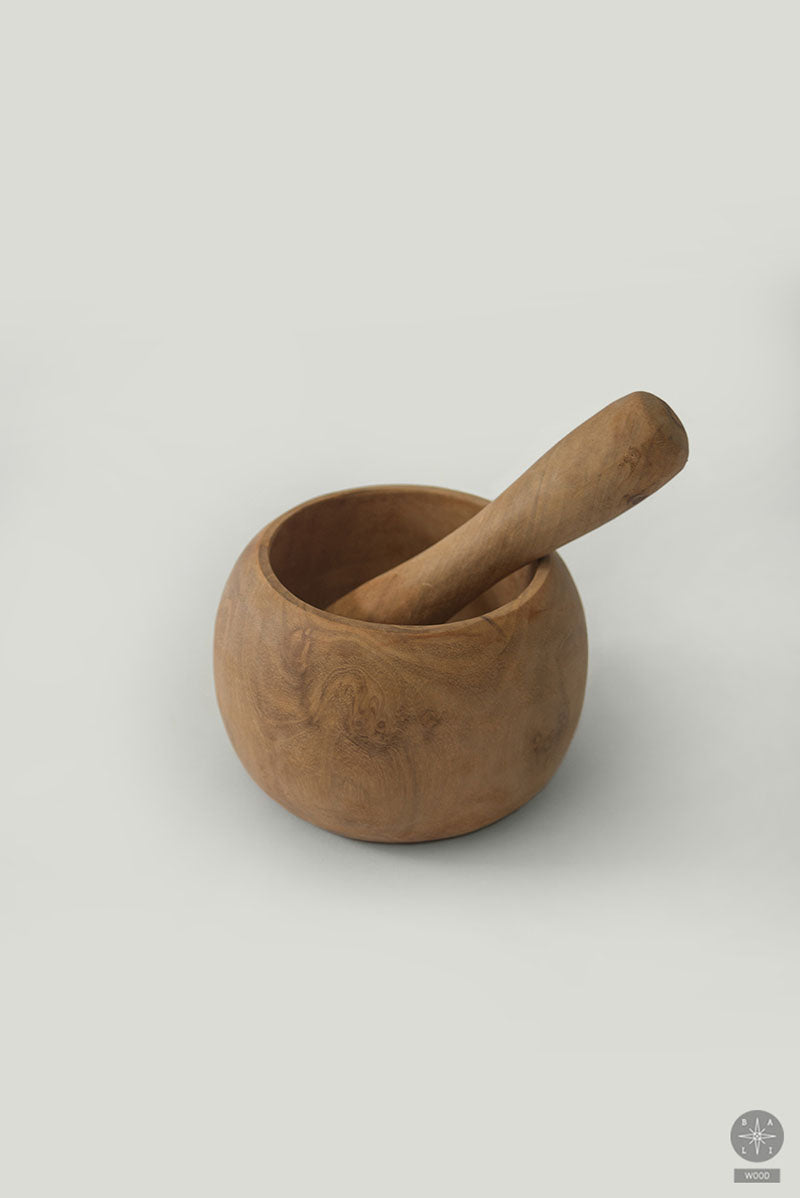 Prieskonių grūstuvė iš tikmedžio