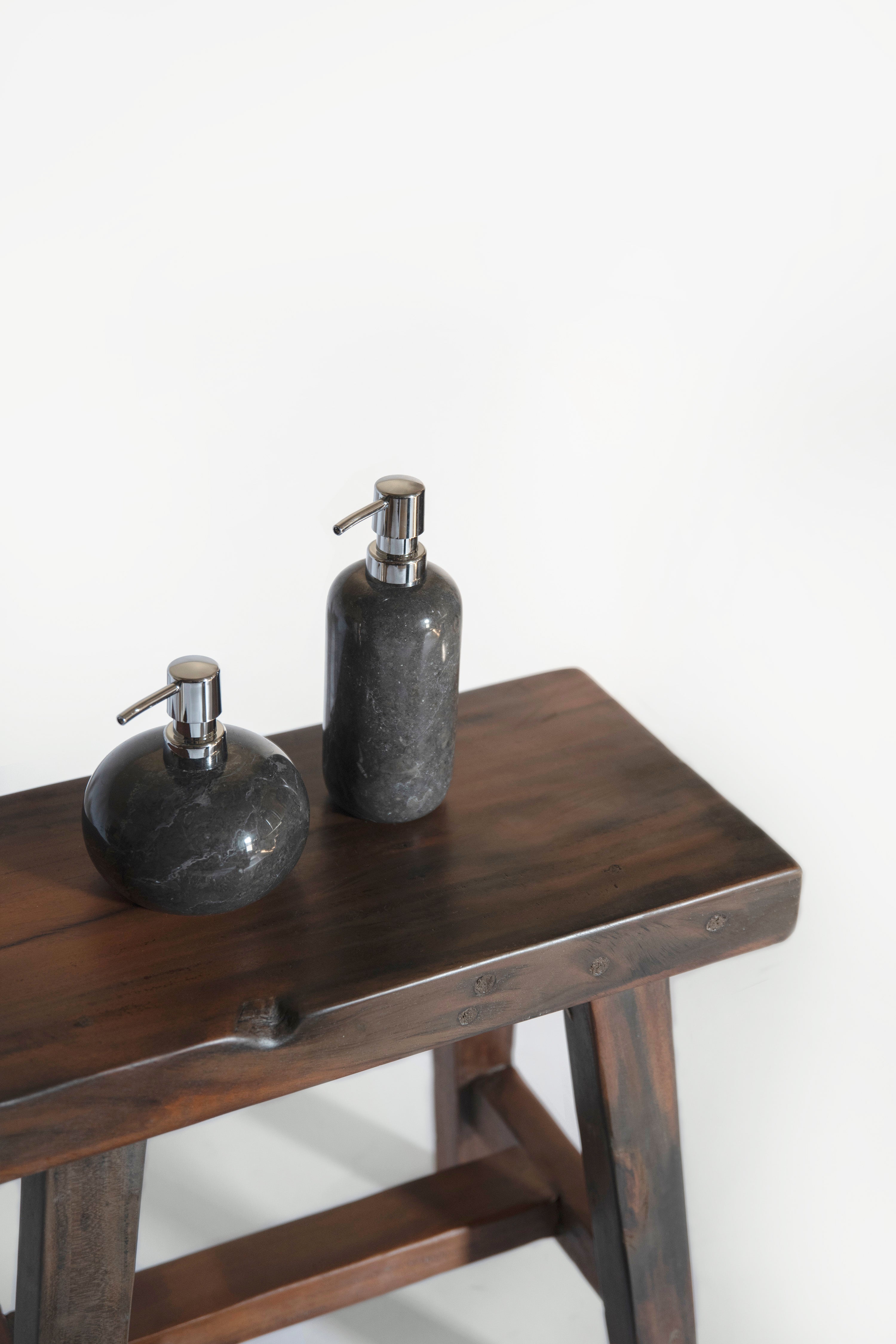 Skysto muilo indas iš marmuro