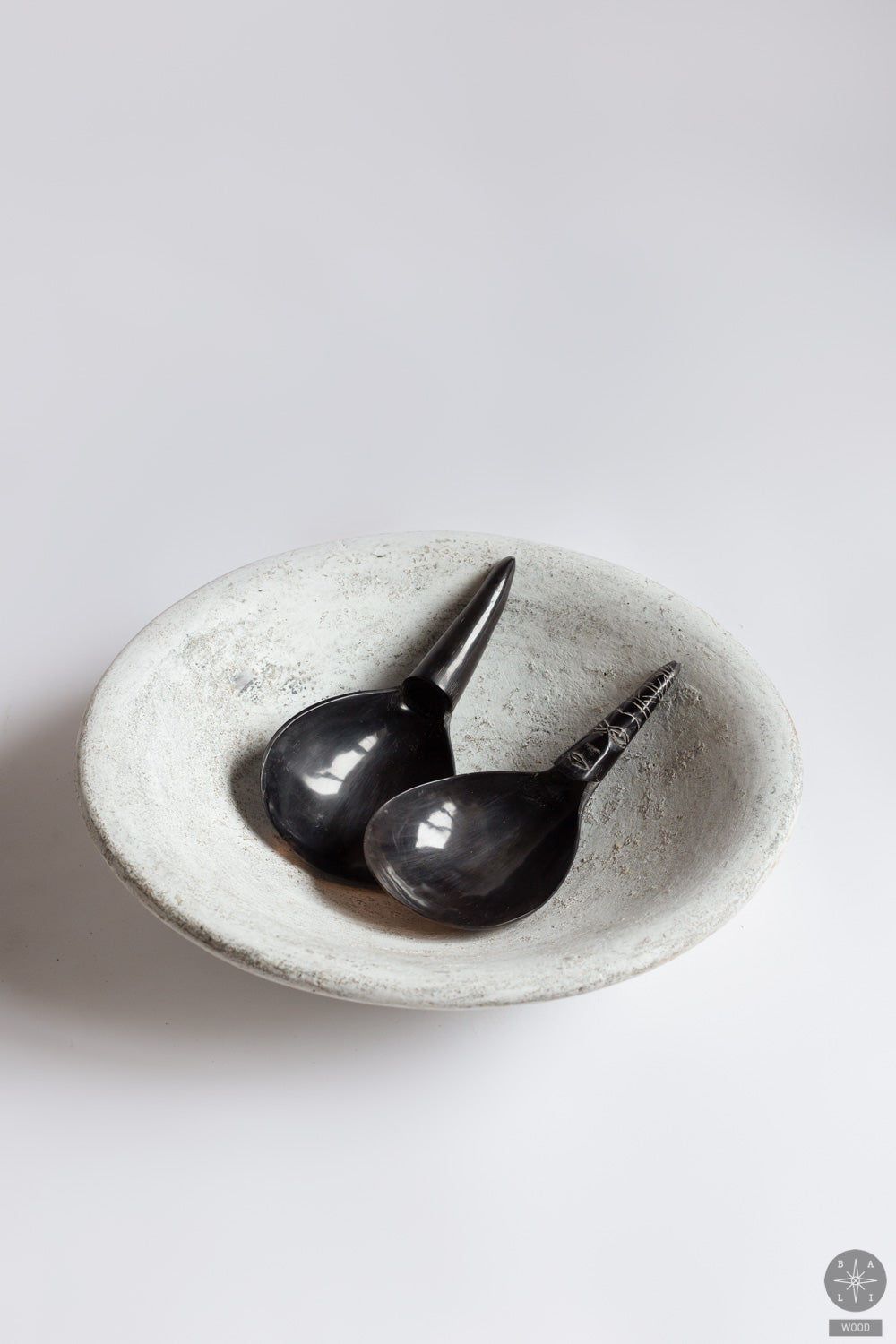 Įrankis salotoms iš kriaulės