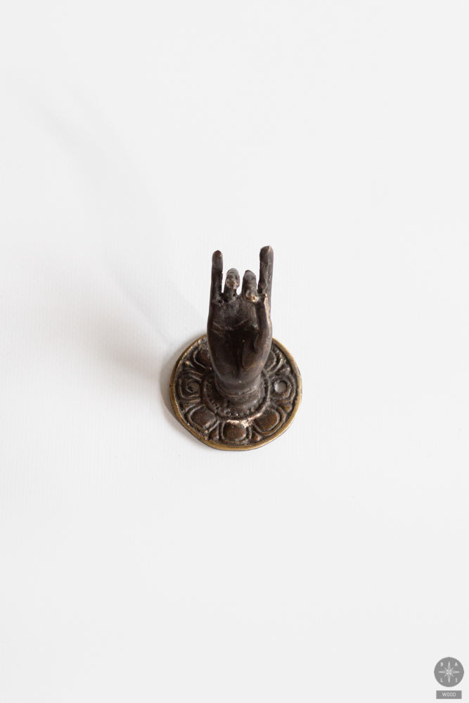 Žalvario rankenėlė - namaste