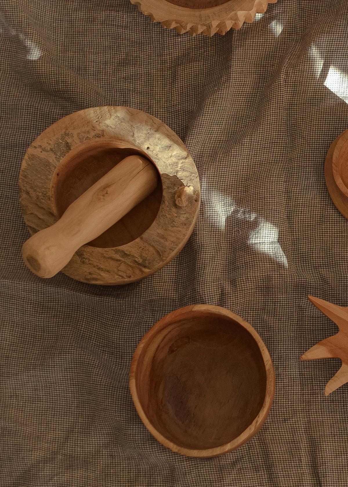 Prieskonių grūstuvė iš tikmedžio