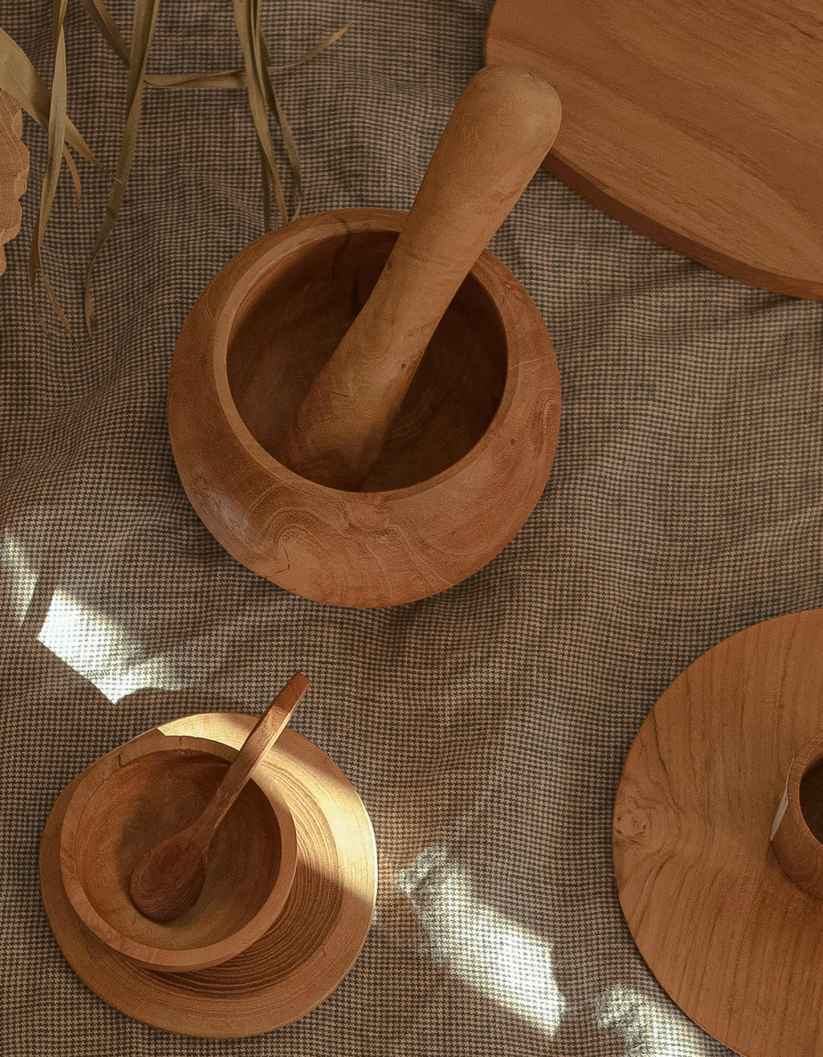 Prieskonių grūstuvė iš tikmedžio