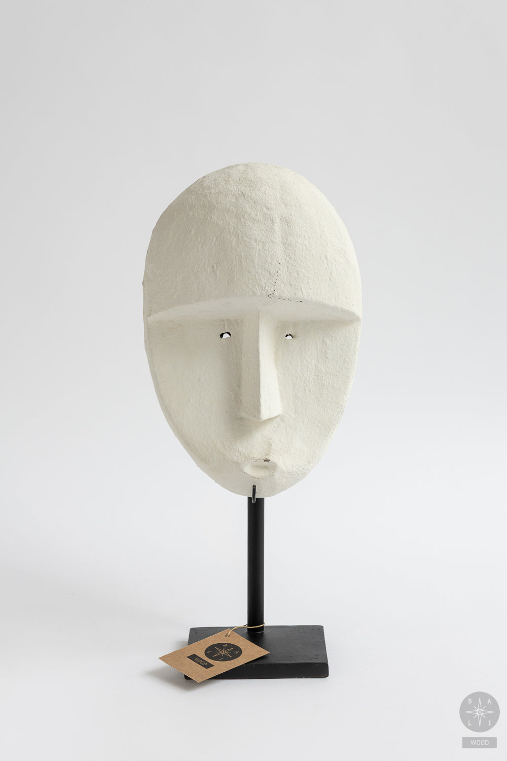 Tikmedžio kaukė ant metalinio stovo