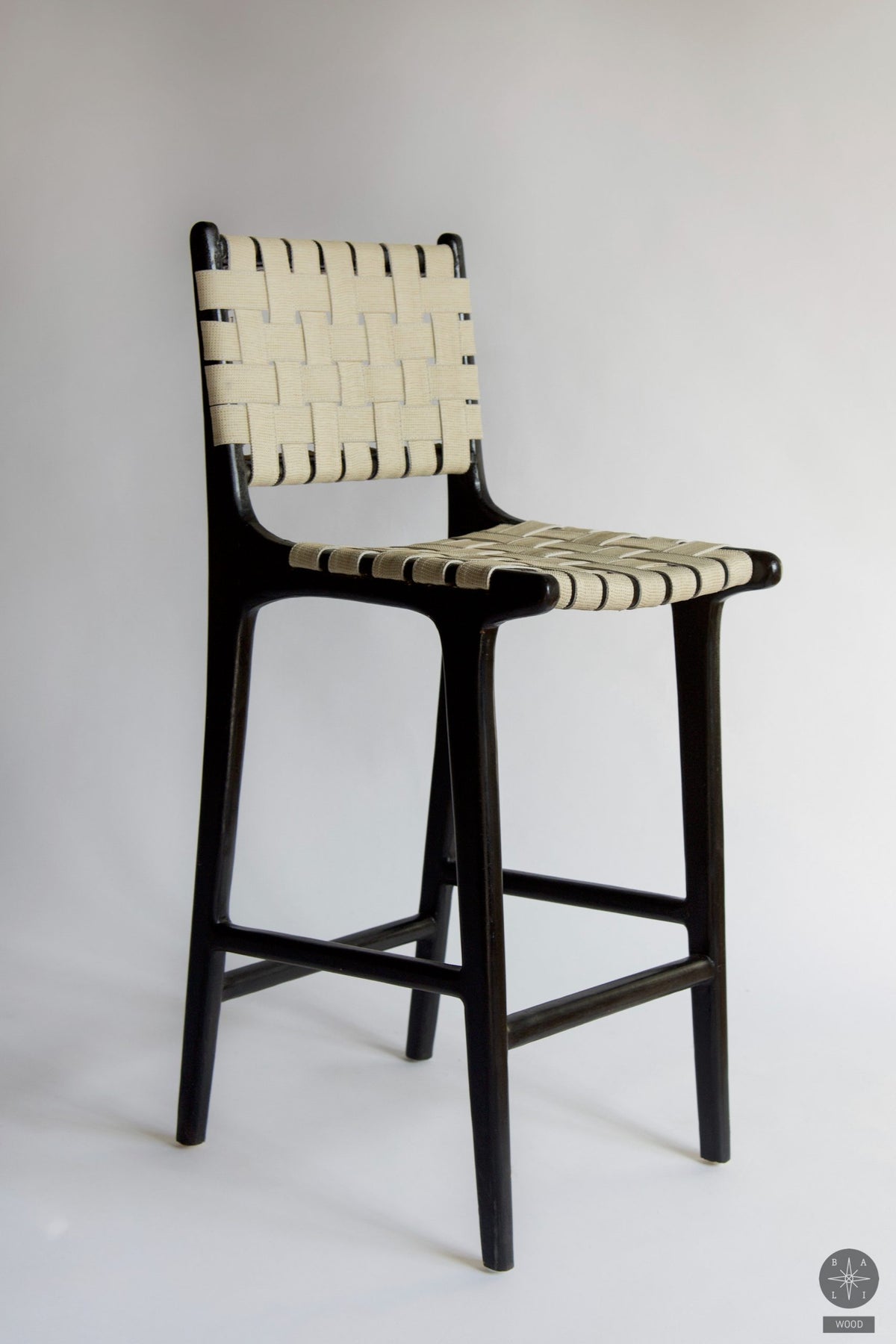 Pusbario kėdė iš tikmedžio su audiniu