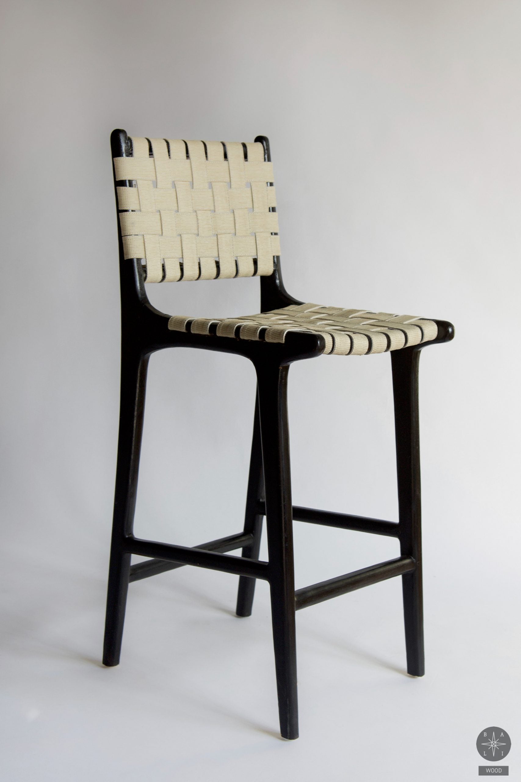 Pusbario kėdė iš tikmedžio su audiniu