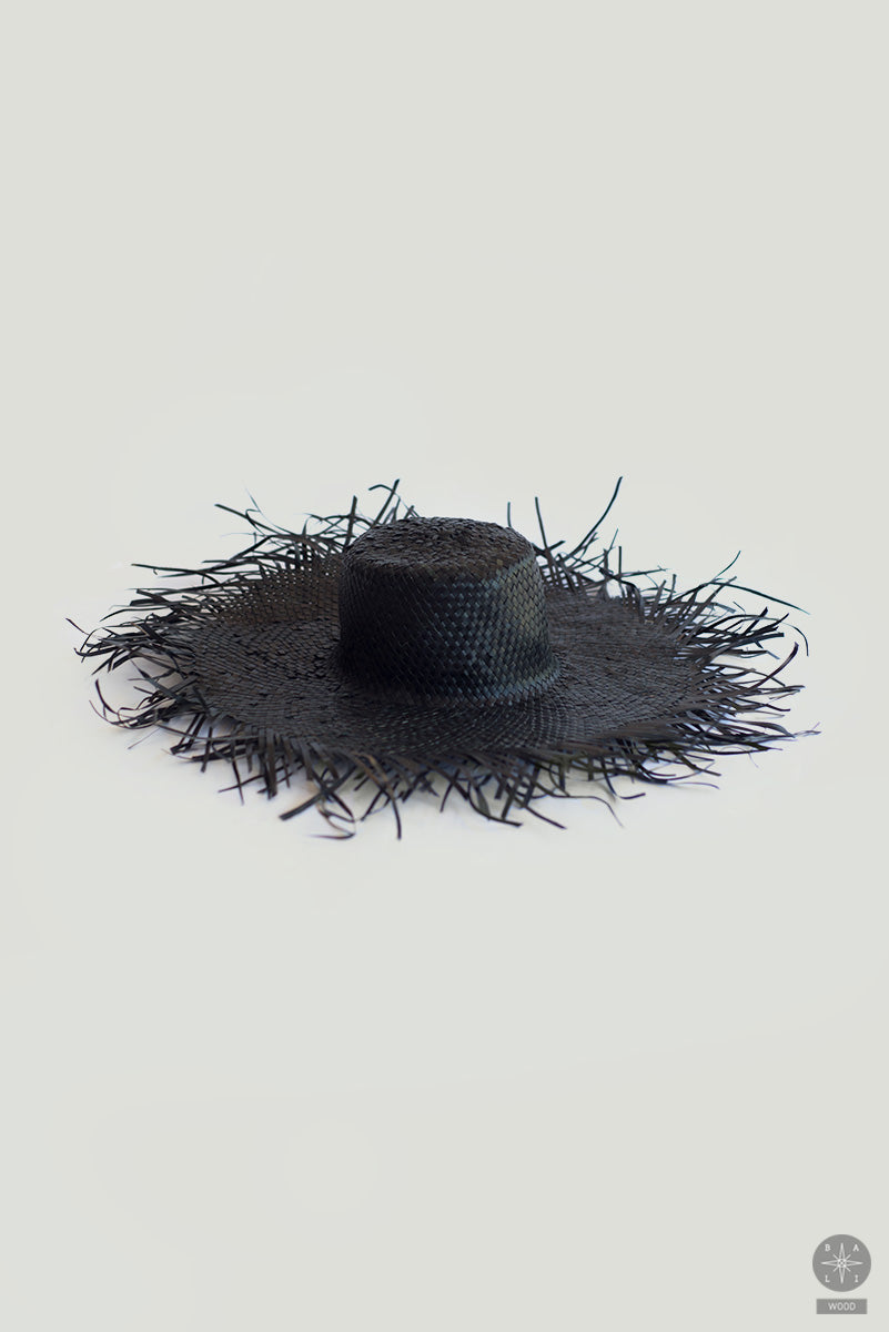 Skrybėlė iš palmės lapų