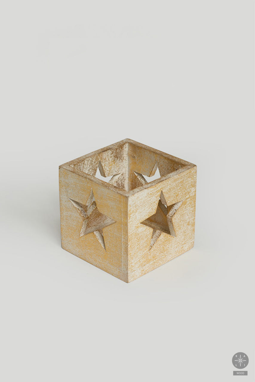 Auksinė žvakidė iš medžio