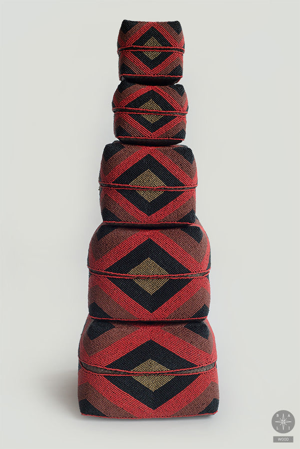 Karoliukais siuvinėtos bambukinės dėžutės