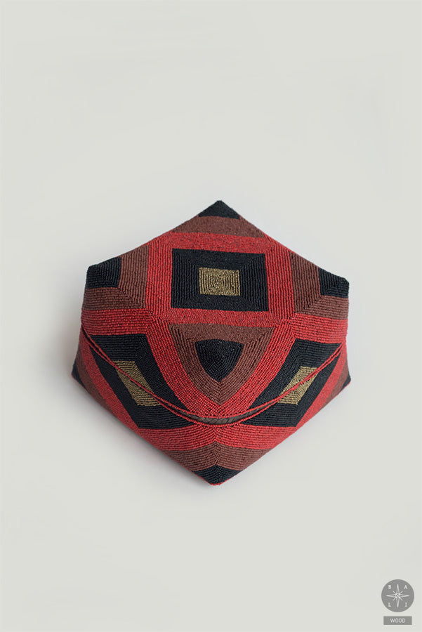 Karoliukais siuvinėtos bambukinės dėžutės