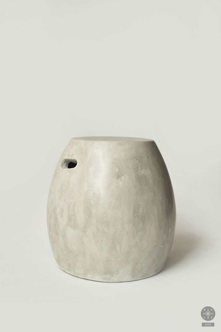 Betoninis staliukas su rankenomis