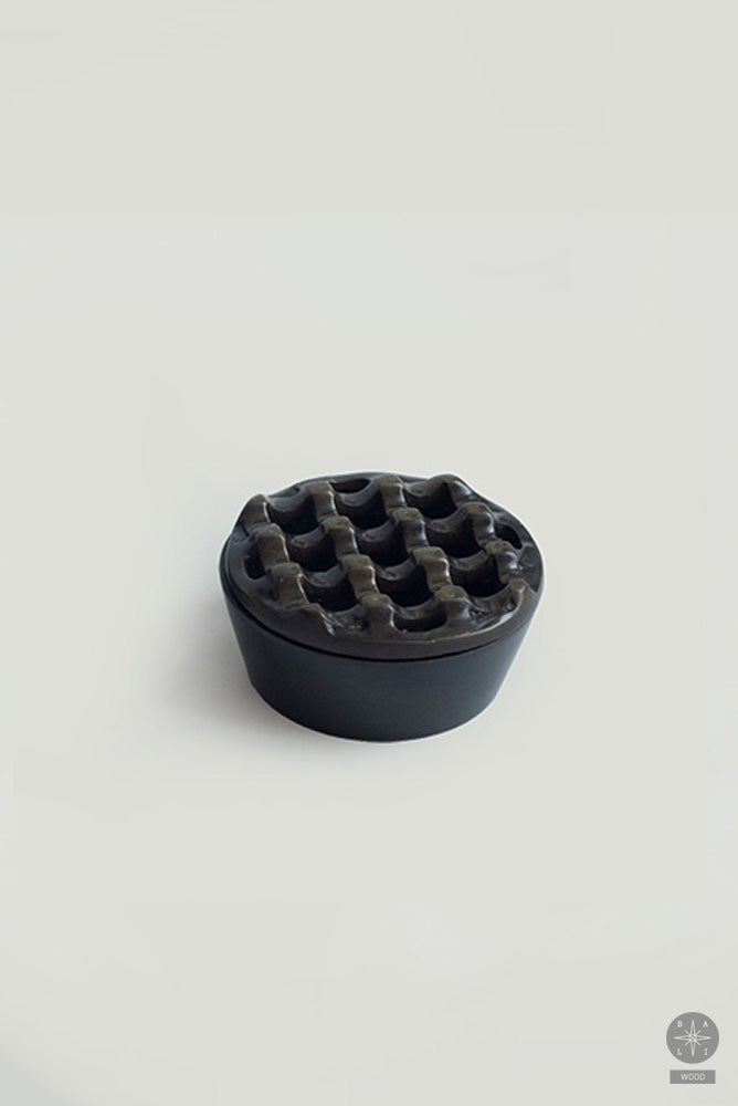 Peleninė iš metalo